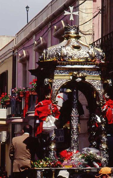 137-Melilli,festa di San Sebastiano,4 maggio 2002.jpg